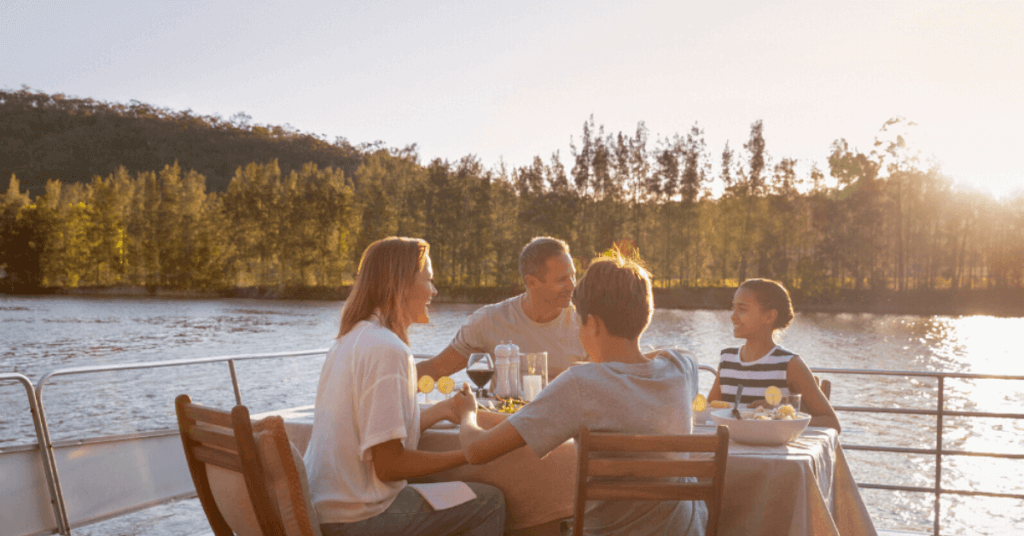 family enjoying dinner on the hawkesbury river