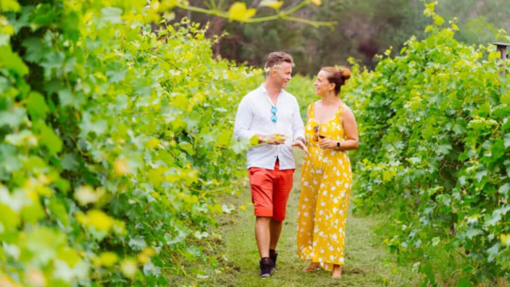 couple-walking-through-Jubilee-vineyard