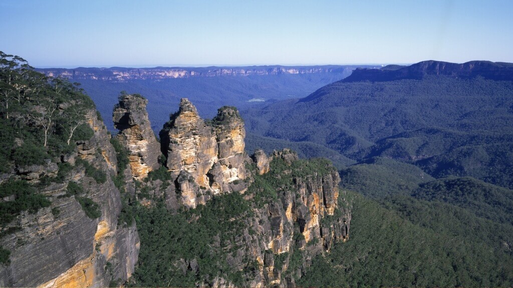 View of The 3 Sisters and Blue Mountains